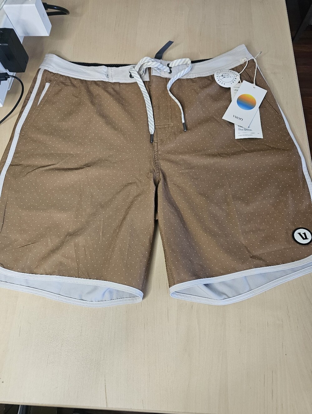 Vuori Mens Boardshort 7" Size 32 In Bronze Micro Dot